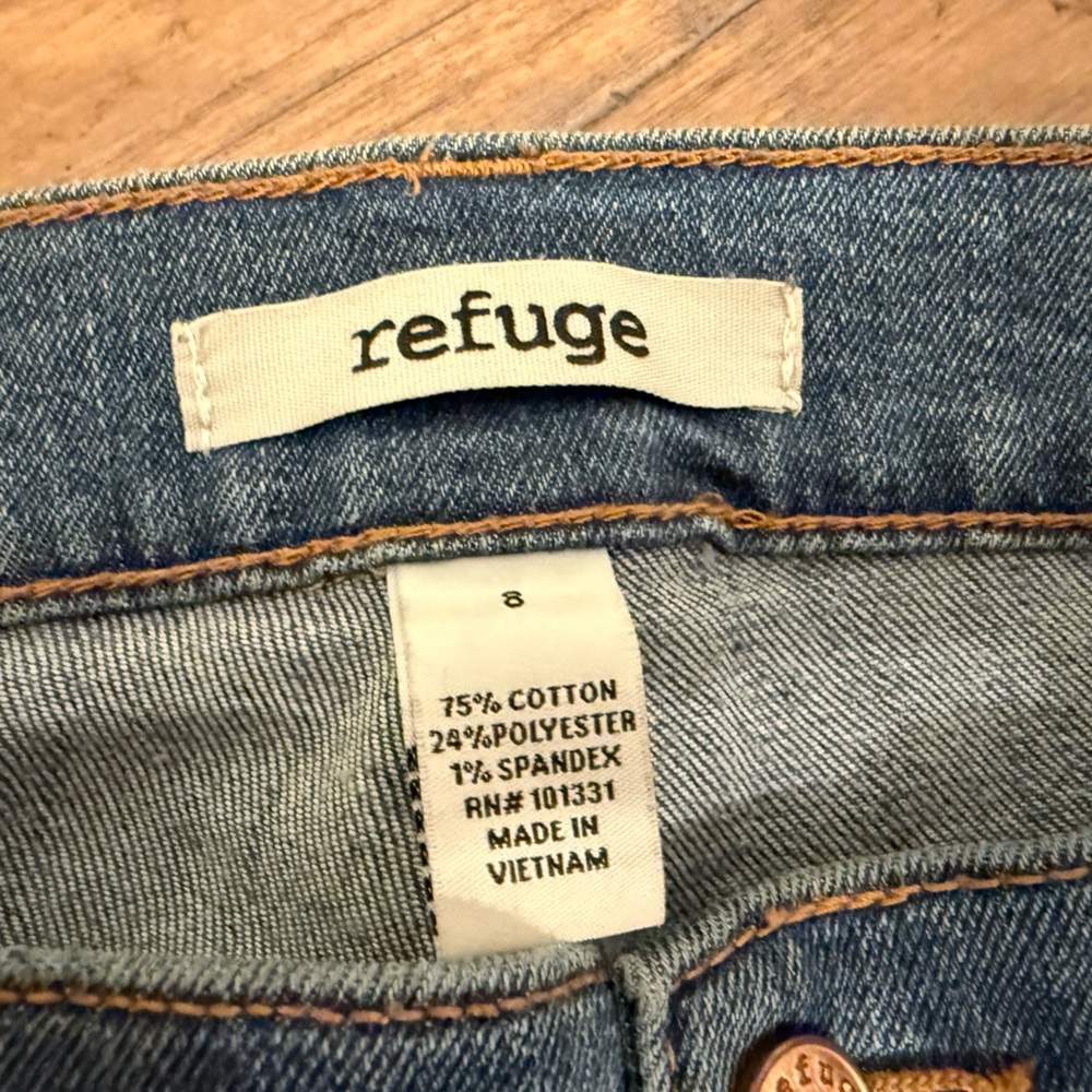 Refuge skinny woman’s distressed jeans. Size 8 Excellent condition. - Picture 4 of 5